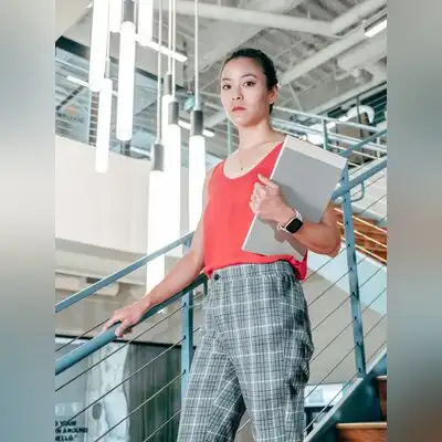 贺河荷